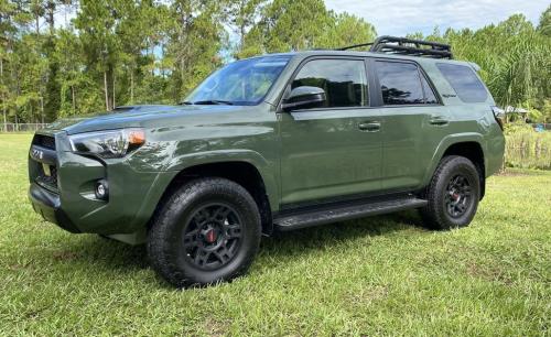 Photo of a 2020-2022 Toyota 4Runner in Army Green (paint color code 6V7)