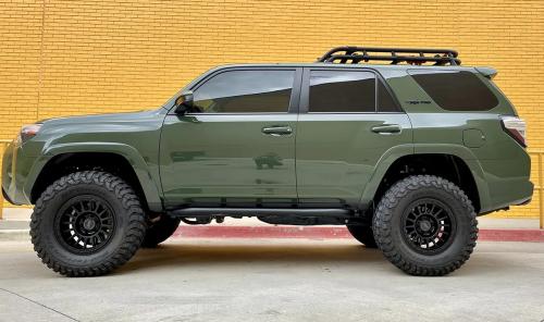 Photo of a 2020-2022 Toyota 4Runner in Army Green (paint color code 6V7)