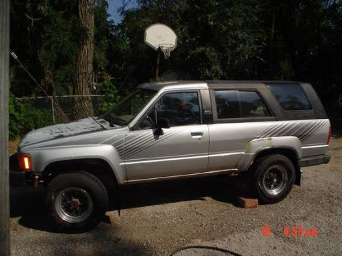 Photo of a 1986-1989 Toyota 4Runner in Silver Metallic (paint color code 147)