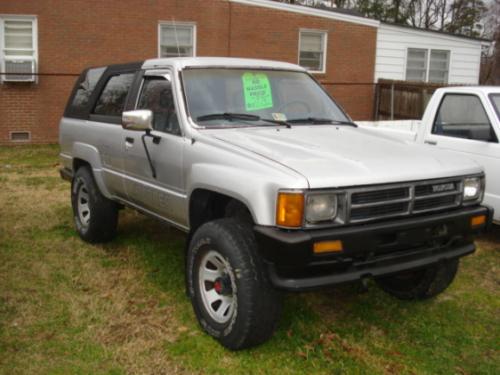 Photo of a 1986-1989 Toyota 4Runner in Silver Metallic (paint color code 147)