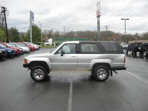 Photo of a 1986-1989 Toyota 4Runner in Silver Metallic (paint color code 147)