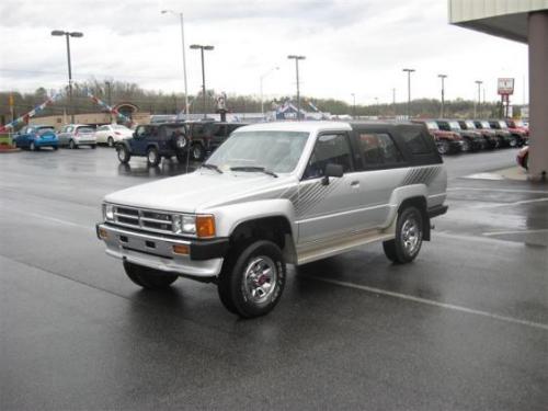 Photo of a 1986-1989 Toyota 4Runner in Silver Metallic (paint color code 147)