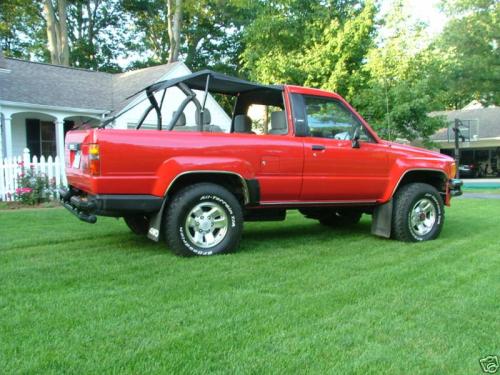 Photo of a 1986-1989 Toyota 4Runner in Red (paint color code 3D7)