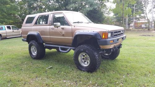 Photo of a 1987-1989 Toyota 4Runner in Light Topaz Metallic (paint color code 4E1)