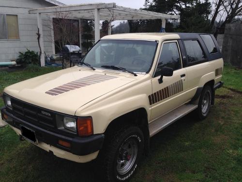 Photo of a 1984-1985 Toyota 4Runner in Creme (paint color code 557)