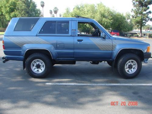 Photo of a 1988-1989 Toyota 4Runner in Medium Blue Metallic (paint color code 8D7)