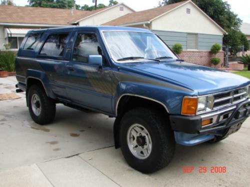 Photo of a 1988-1989 Toyota 4Runner in Medium Blue Metallic (paint color code 8D7)