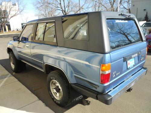 Photo of a 1988-1989 Toyota 4Runner in Medium Blue Metallic (paint color code 8D7)