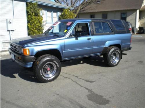 Photo of a 1988-1989 Toyota 4Runner in Medium Blue Metallic (paint color code 8D7)