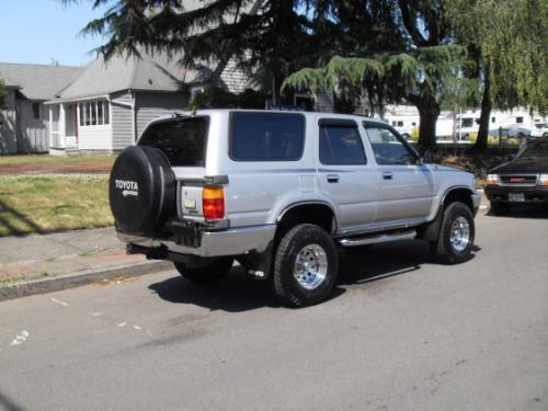 Photo of a 1990-1992 Toyota 4Runner in Silver Metallic (paint color code 147)