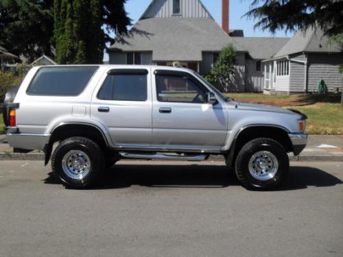 Photo of a 1990-1992 Toyota 4Runner in Silver Metallic (paint color code 147)