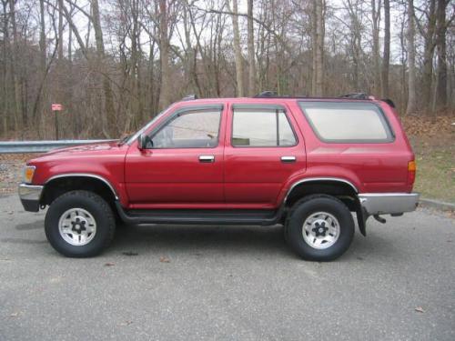 Photo of a 1992-1995 Toyota 4Runner in Garnet Pearl (paint color code 3K3)