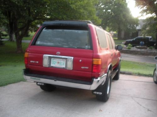 Photo of a 1992-1995 Toyota 4Runner in Garnet Pearl (paint color code 3K3)