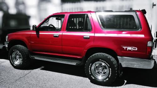 Photo of a 1992-1995 Toyota 4Runner in Garnet Pearl (paint color code 3K3)