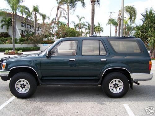 Photo of a 1994-1995 Toyota 4Runner in Evergreen Pearl (paint color code 751)