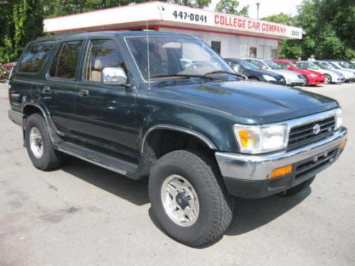 Photo of a 1994-1995 Toyota 4Runner in Evergreen Pearl (paint color code 751)