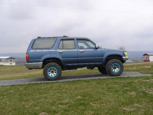 Photo of a 1991 Toyota 4Runner in Blue Metallic (paint color code 8D7)