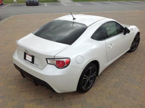 Photo of a 2013-2014 Toyota 86 in Whiteout (paint color code 37J)