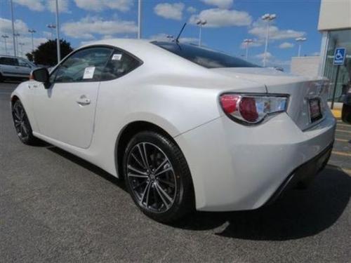 Photo of a 2013-2014 Toyota 86 in Whiteout (paint color code 37J)