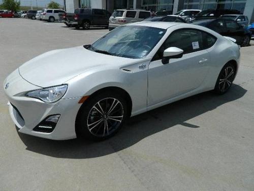 Photo of a 2013-2014 Toyota 86 in Whiteout (paint color code 37J)