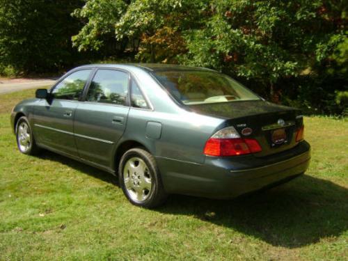 Photo of a 2003-2004 Toyota Avalon in Aspen Green Pearl (paint color code 6S7)