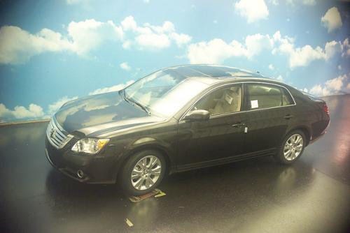 Photo of a 2009-2012 Toyota Avalon in Cocoa Bean Metallic (paint color code 4U5)