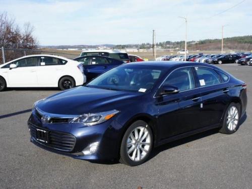 Photo of a 2014-2018 Toyota Avalon in Parisian Night Pearl (paint color code 8W6)