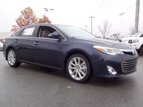 Photo of a 2014-2018 Toyota Avalon in Parisian Night Pearl (paint color code 8W6)