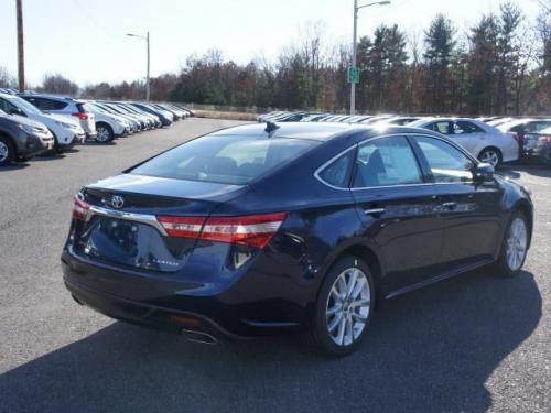 Photo of a 2014-2018 Toyota Avalon in Parisian Night Pearl (paint color code 8W6)