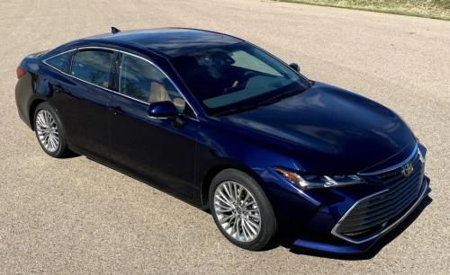 Photo of a 2019-2020 Toyota Avalon in Parisian Night Pearl (paint color code 8W6)