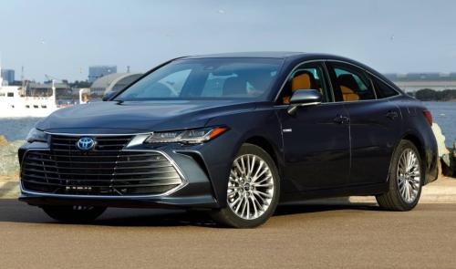 Photo of a 2019-2020 Toyota Avalon in Parisian Night Pearl (paint color code 8W6)