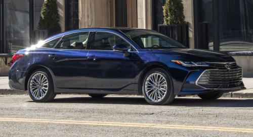 Photo of a 2019-2020 Toyota Avalon in Parisian Night Pearl (paint color code 8W6)