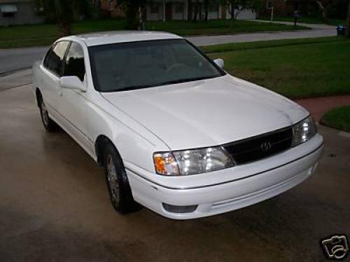 Photo of a 1995-1999 Toyota Avalon in Diamond White Pearl (paint color code 051)