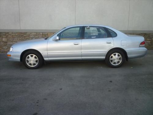 Photo of a 1995 Toyota Avalon in Platinum Metallic (paint color code 1A0)