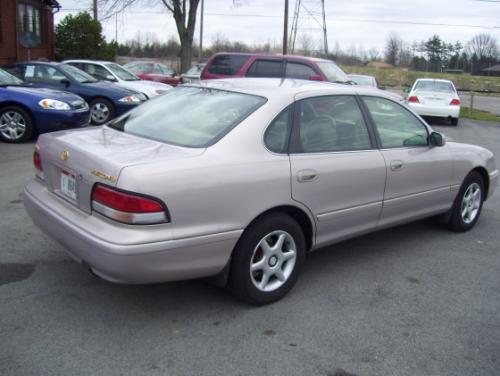 Photo of a 1997-1999 Toyota Avalon in Vintage Rose Metallic (paint color code 4N5)