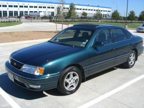 Photo of a 1998-1999 Toyota Avalon in Classic Green Pearl (paint color code 6P2)