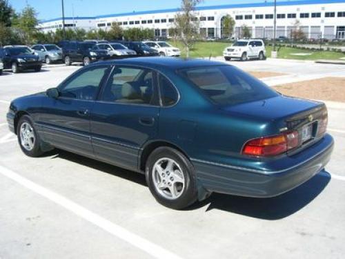 Photo of a 1998-1999 Toyota Avalon in Classic Green Pearl (paint color code 6P2)