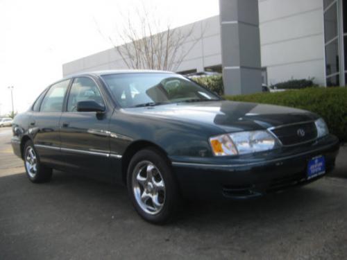 Photo of a 1998-1999 Toyota Avalon in Classic Green Pearl (paint color code 6P2)