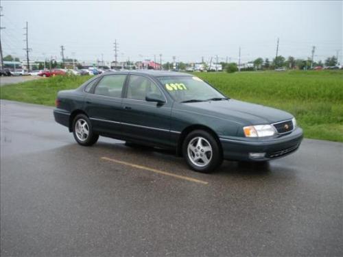 Photo of a 1998-1999 Toyota Avalon in Classic Green Pearl (paint color code 6P2)