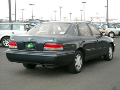 Photo of a 1995-1997 Toyota Avalon in Evergreen Pearl (paint color code 751)