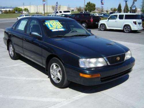 Photo of a 1995-1997 Toyota Avalon in Evergreen Pearl (paint color code 751)