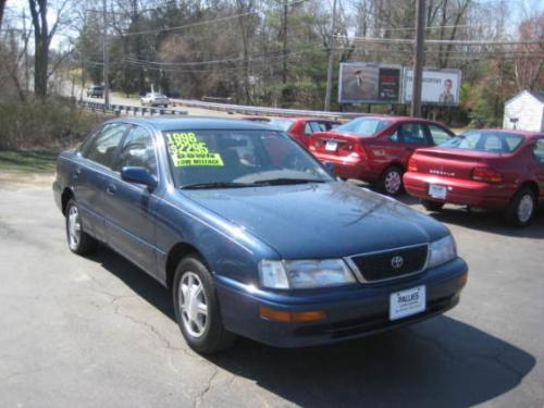 Photo of a 1995-1996 Toyota Avalon in Nightshadow Pearl (paint color code 8K0)