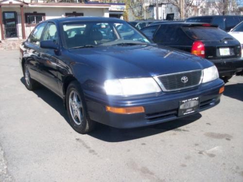 Photo of a 1997-1999 Toyota Avalon in Blue Velvet Pearl (paint color code 8L3)