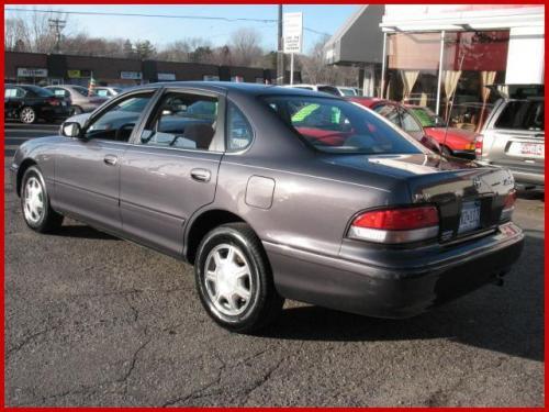 Photo of a 1995-1997 Toyota Avalon in Shadow Plum Pearl (paint color code 927)