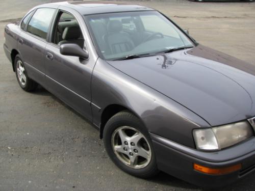 Photo of a 1995-1997 Toyota Avalon in Shadow Plum Pearl (paint color code 927)