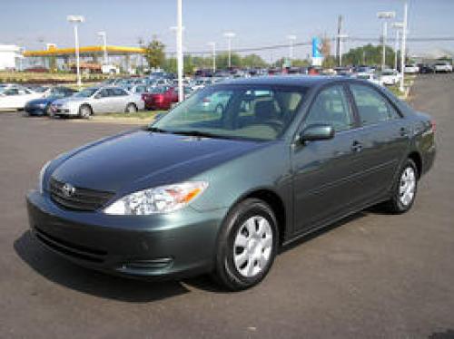 Photo of a 2002-2006 Toyota Camry in Aspen Green Pearl (paint color code 6S7)