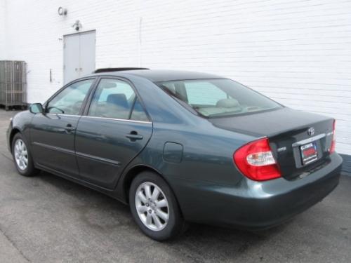 Photo of a 2002-2006 Toyota Camry in Aspen Green Pearl (paint color code 6S7)