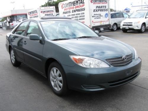 Photo of a 2002-2006 Toyota Camry in Aspen Green Pearl (paint color code 6S7)