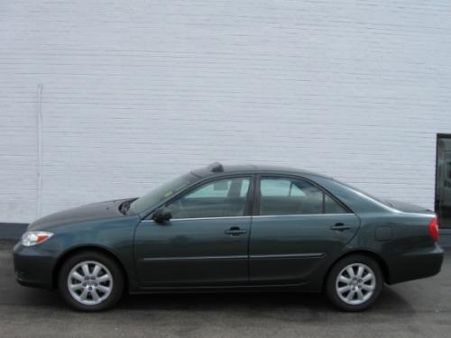 Photo of a 2002-2006 Toyota Camry in Aspen Green Pearl (paint color code 6S7)