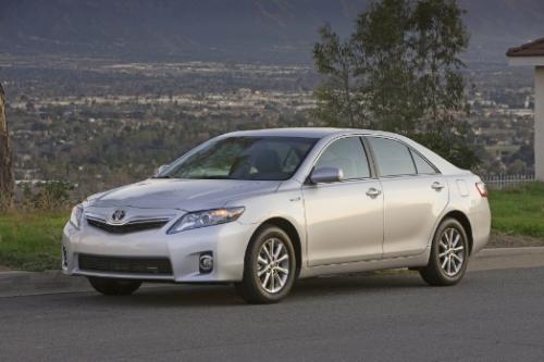 Photo of a 2008-2011 Toyota Camry in Classic Silver Metallic (paint color code 1F7)